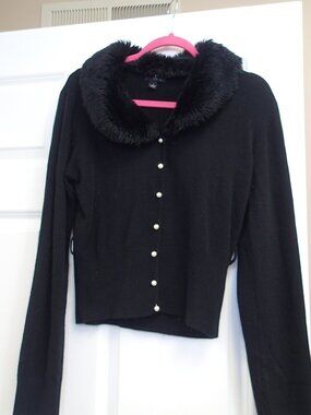 Star City Ladies Black Sweater w/ "Furish" collar Size Large